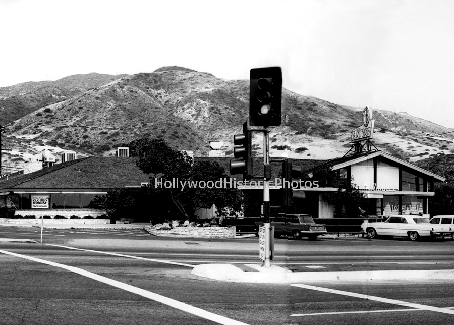 Trancas Market and Restaurant 1965.jpg
